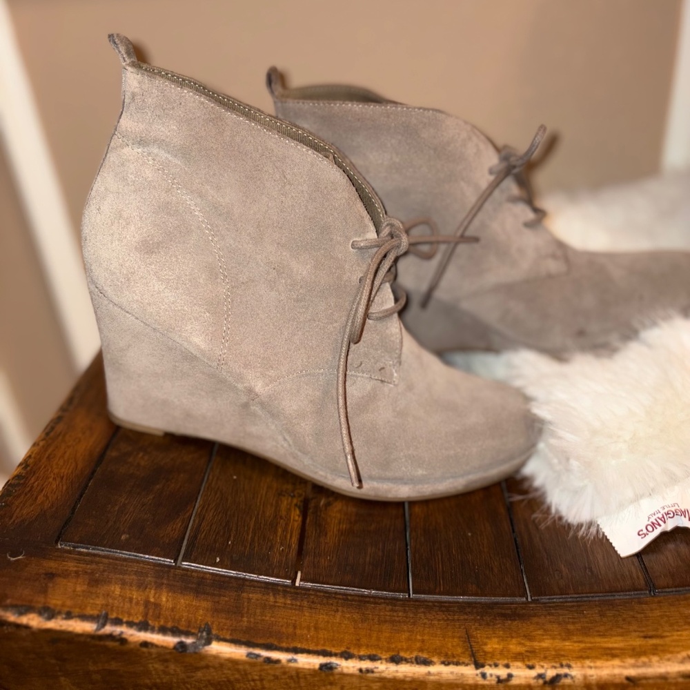 Dolce Vita Taupe Suede Wedge Bootie, size 10